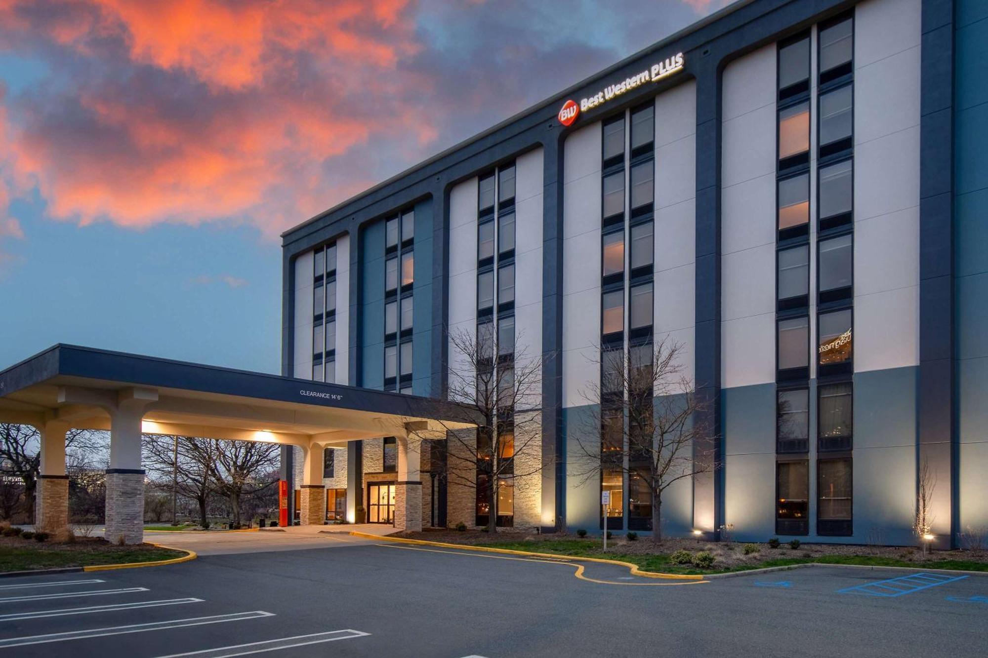 Best Western Plus Meadowlands Secaucus Exterior photo