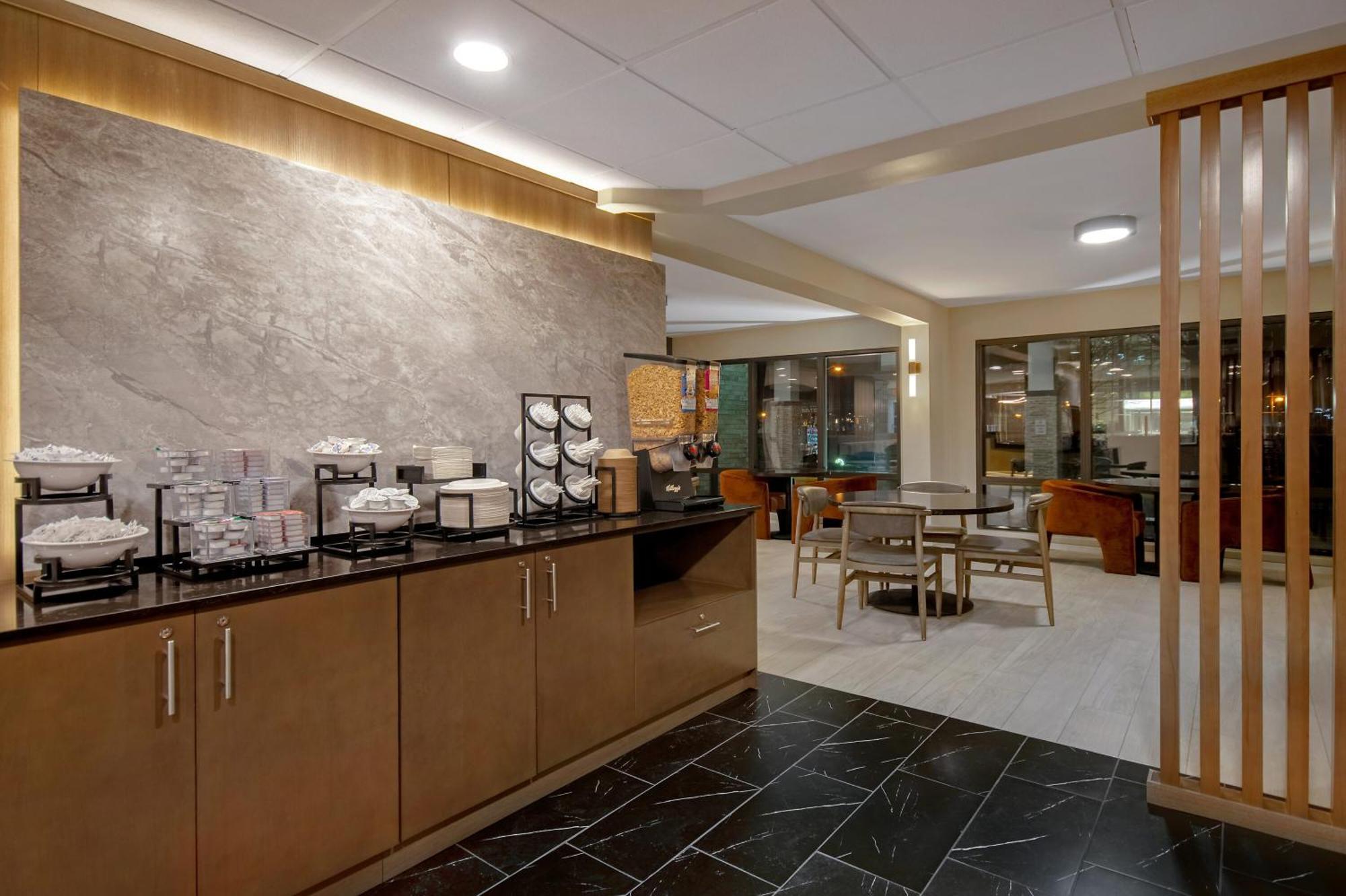 Best Western Plus Meadowlands Secaucus Exterior photo